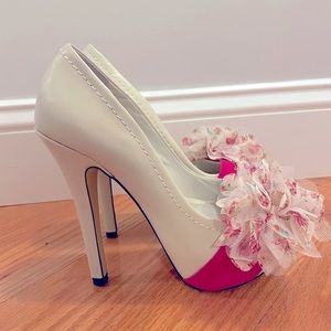Bakers peep-toe pumps!